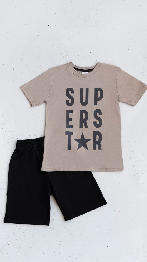 Παιδικό Σετ Αγοριού με Μπεζ T-shirt & Μαύρη Βερμούδα2