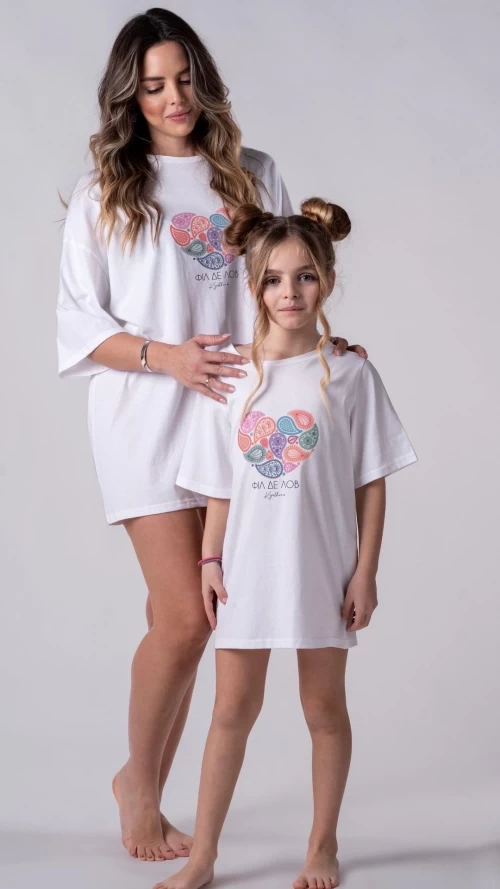Γυναικείο Λευκό Oversized T-Shirt με Πολύχρωμο Print Καρδιά3