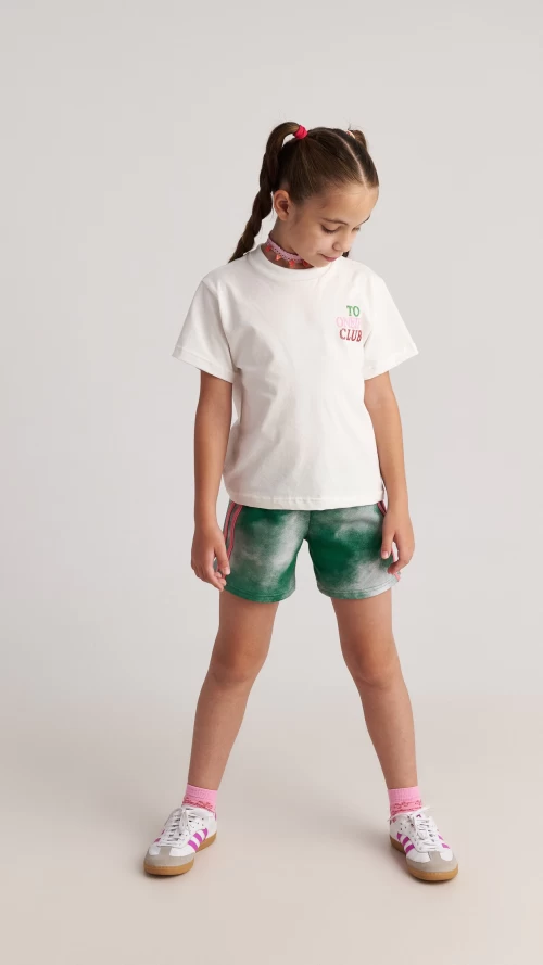 Σετ Κοριτσιού με Λευκό T-Shirt «Το Όνειρο Club» και Tie-Dye Σορτς2