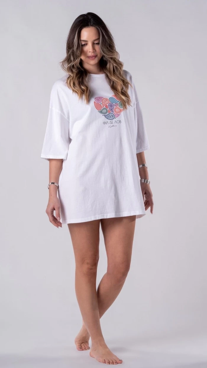 Γυναικείο Λευκό Oversized T-Shirt με Πολύχρωμο Print Καρδιά